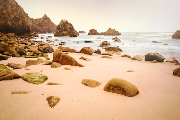 Изолированный пляж Ursa на атлантическом побережье вблизи мыса Рока — стоковое фото