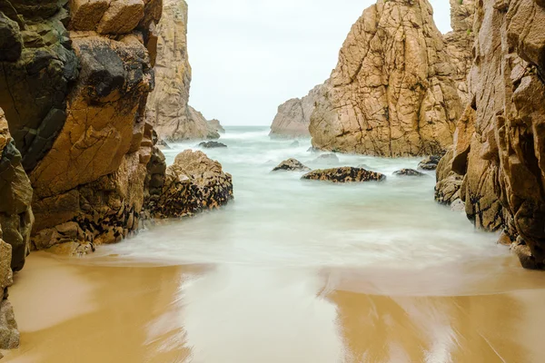 Playa aislada Ursa en la costa atlántica cerca del Cabo Roca — Foto de Stock