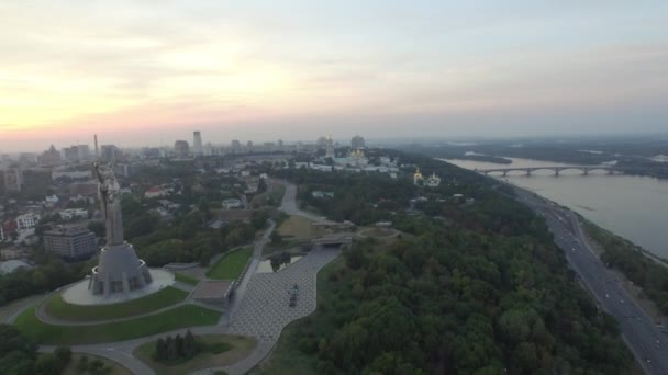 Panorama de Kiev, Ucrania. Madre Patria. Vista aérea . — Vídeos de Stock