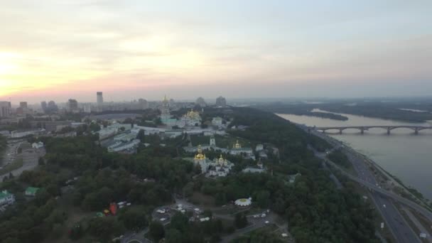 Kiev-Pechersk Lavra Manastırı, Ukrayna Hava görünümünü. Video 4k — Stok video