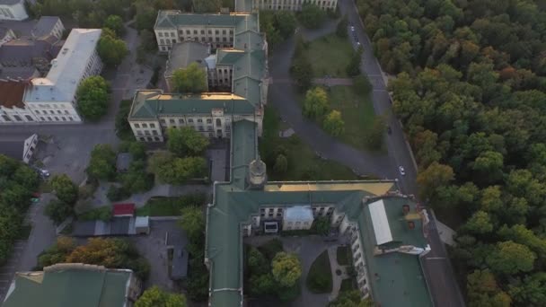 Kiev Üniversitesi Kpi eski binasının havadan görünümü, Ukrayna. — Stok video