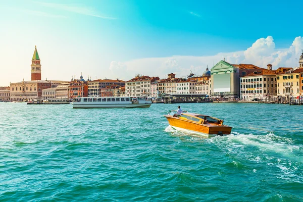 View of the Campanile in San marcos square in Venice. — Stock Photo, Image