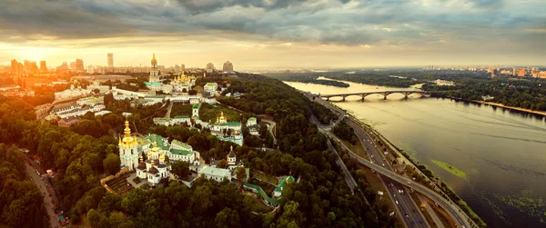 Ukrayna Kiev-Pechersk Lavra Manastırı havadan görünümü