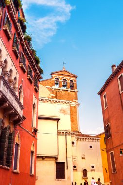 Eski şehirde tipik bir sokak. Venedik. İtalya