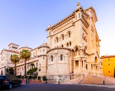 Günbatımında Monaco Katedrali.