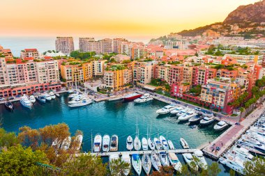 Bağlantı noktası de Fontvieille Monako panoramik manzaralı. Azur sahil.