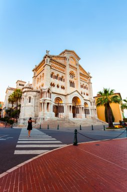 Günbatımında Monaco Katedrali.