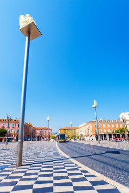Place Massena heykeller Nice, Fransa sütunlarda bulunan.