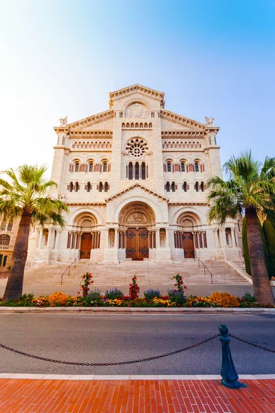 Günbatımında Monaco Katedrali.