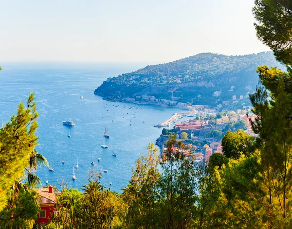 Charming Bay na Cote dAzur em Villefranche-sur-Mer, França . — Fotografia de Stock