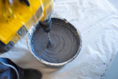 Havan topu ile özel bir hortumu karıştırma işlemi