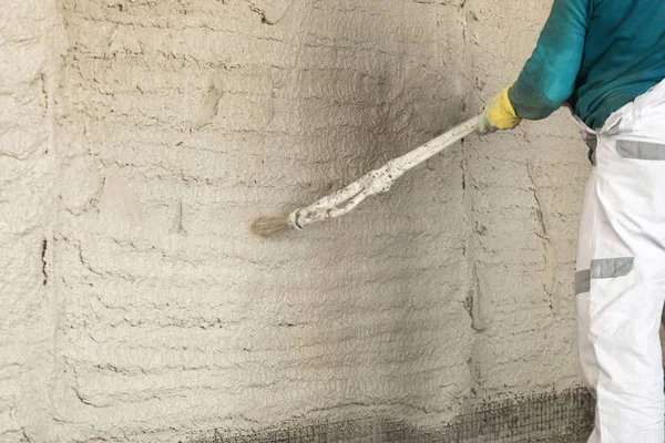 The process of applying plaster to walls inside a building by machine. — Stock Photo, Image