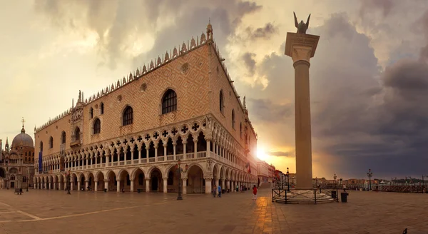 Piazza San Marco at sunrise — Stock Photo, Image