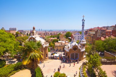 Park Guell mimar Gaudi bir yaz günü Barcelona, İspanya tarafından