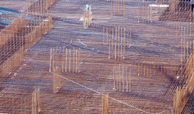 bir apartman binası inşaatı