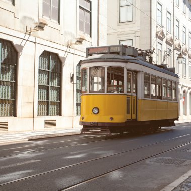 Geleneksel sarı tramvay 
