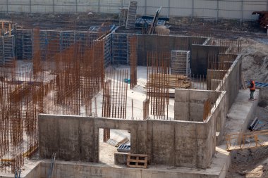 bir apartman binası inşaatı