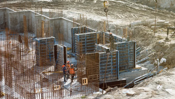 Bau eines Mehrfamilienhauses — Stockfoto