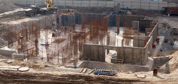 bir apartman binası inşaatı