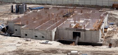 bir apartman binası inşaatı