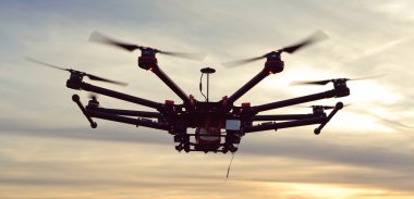 Quadcopter, helikopter, uçak