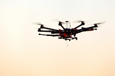 Quadcopter, helikopter, uçak