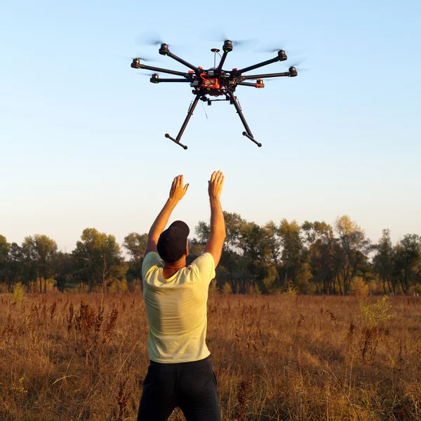 Helicóptero de partida — Fotografia de Stock