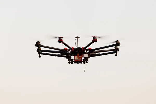 Quadcopter, helikoptéra, hukot — Stock fotografie