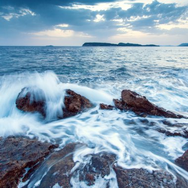 Gün batımında güzel deniz manzarası