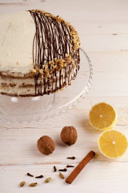 Havuçlu kek ceviz ve beyaz krema