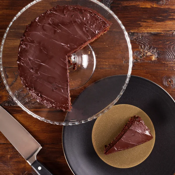 Delicioso bolo de chocolate Sacher. Vista superior . — Fotografia de Stock