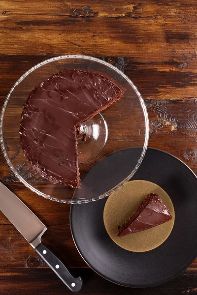 Delicioso bolo de chocolate Sacher. Vista superior . — Fotografia de Stock