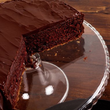 Lezzetli Sacher çikolatalı kek.