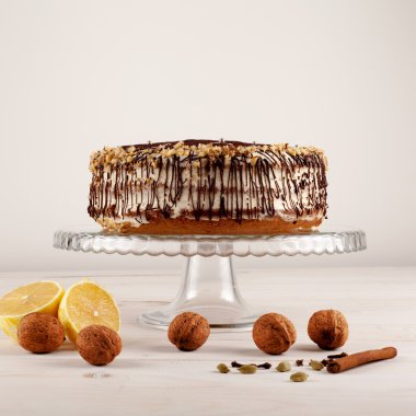 Havuçlu kek ceviz ve beyaz krema