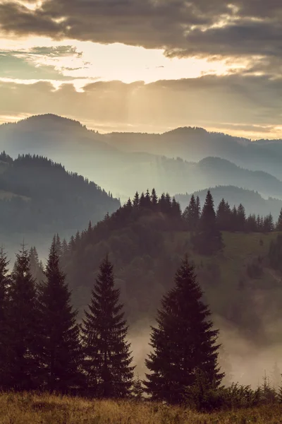 Východ slunce v horách — Stock fotografie