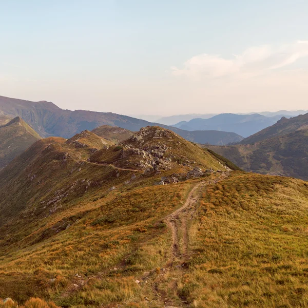 Travel along the ridge — Stock Photo, Image