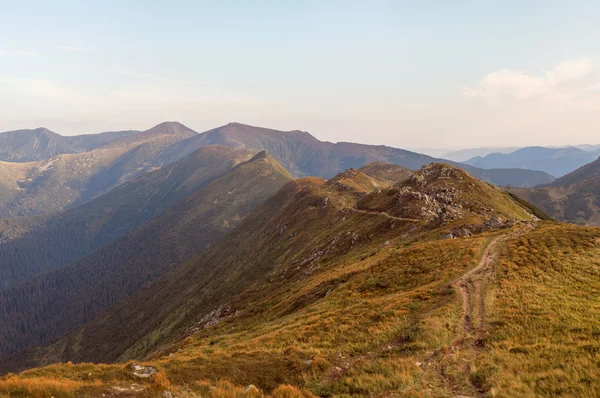 Travel along the ridge — Stock Photo, Image