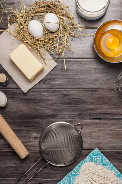 Zutaten für den Teig und das Backen. Ostern — Stockfoto