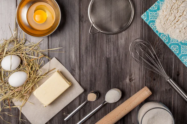 Zutaten für den Teig und das Backen. Ostern — Stockfoto