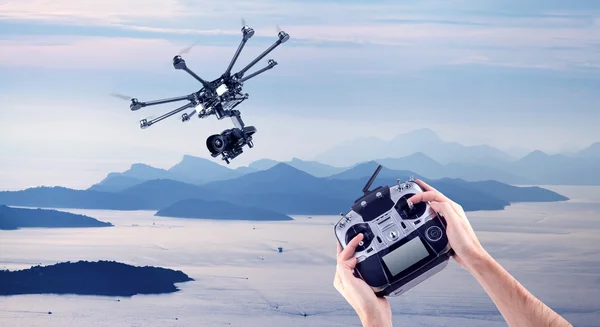 Man controls the flying drones — Stock Photo, Image