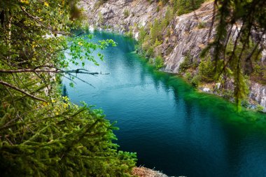 Mermer Ocağı içinde sular altında geçmiş Karelya