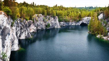 Mermer Ocağı içinde sular altında geçmiş Karelya