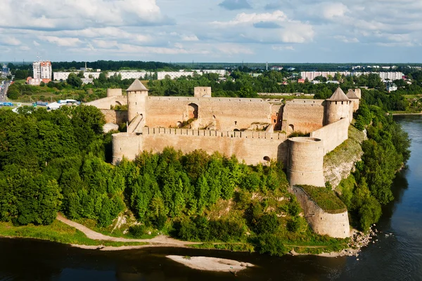 Nehir ve Ivangorod kale görünümü
