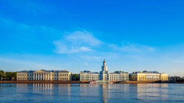 Kunstkammer Üniversitesi setin Neva Nehri'nin üzerinde