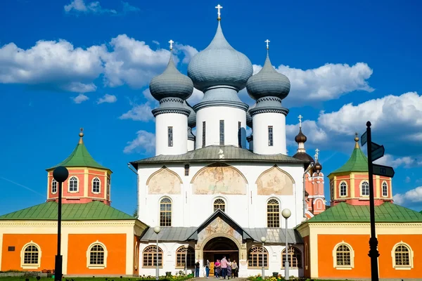 Tikhvin kloster domkyrka av antagandet — Stockfoto