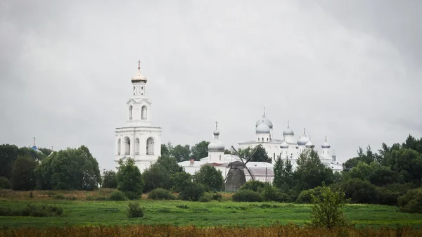 ЮРИЕВ МОНАСТЕРИ В ВЕЛИКЕ НОВГОРОД Стоковая Картинка