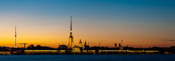 Peter and Paul Fortress in Saint-Petersburg in twilight — Stock Photo, Image