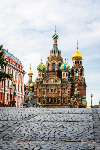 Sabah Bridge'de arkasında kan üzerinde kurtarıcı Kilisesi