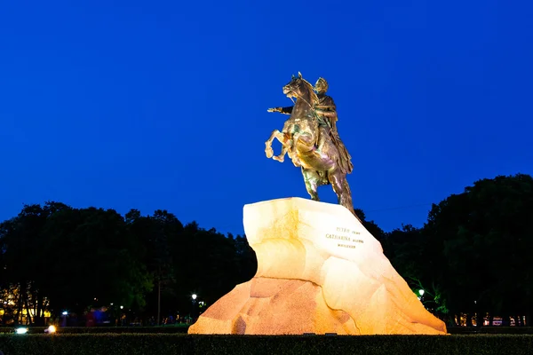 Pedro I a caballo cerca del río Neva en San Petersburgo — Foto de Stock