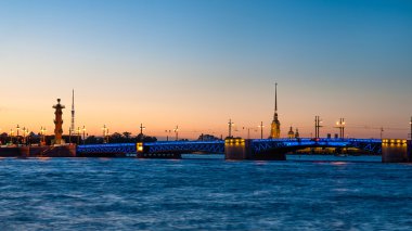 Dvortzovy köprü ve Peter ve Paul Fortress Saint-Petersburg